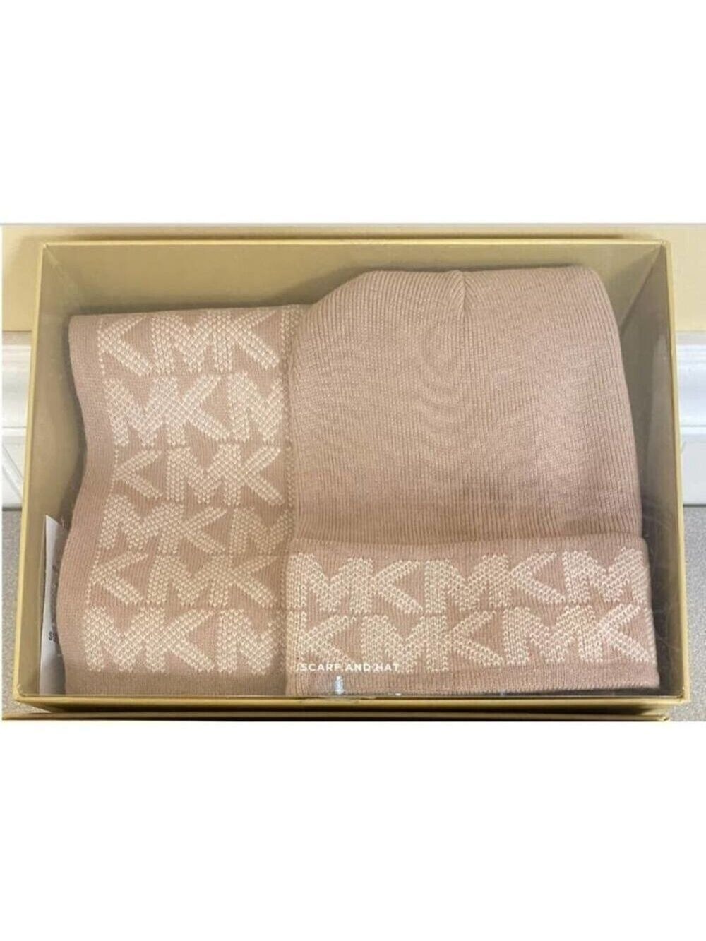 MICHAEL KORS LIGHT PINK SCARF HAT GIFT SET